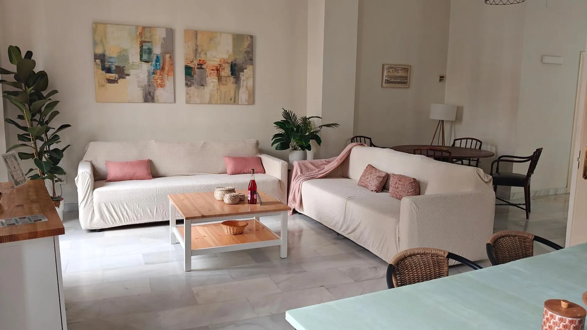 Charming Bright Apartment With Balconies On Cuesta Del Rosario Seville