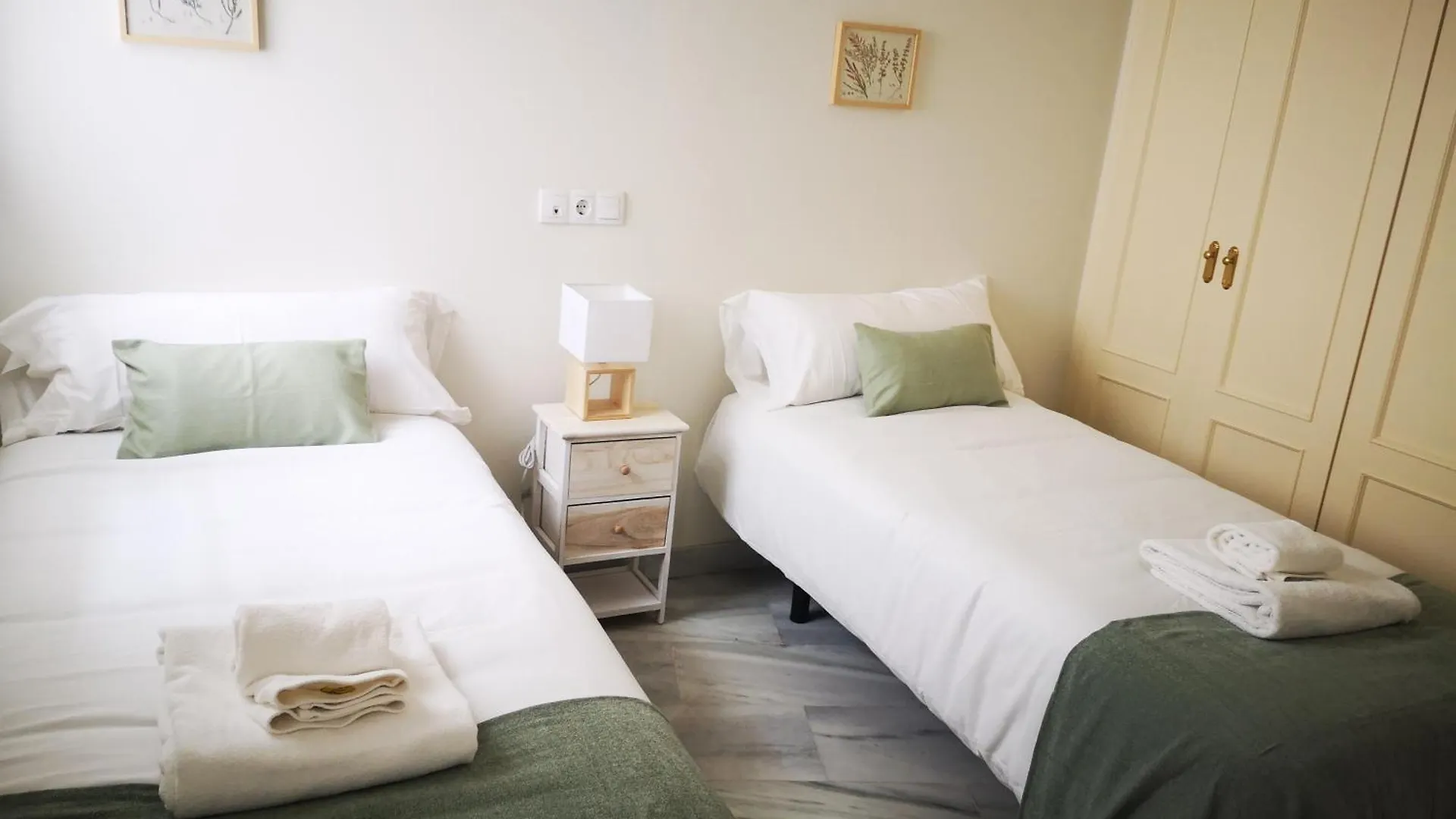 Charming Bright Apartment With Balconies On Cuesta Del Rosario Seville
