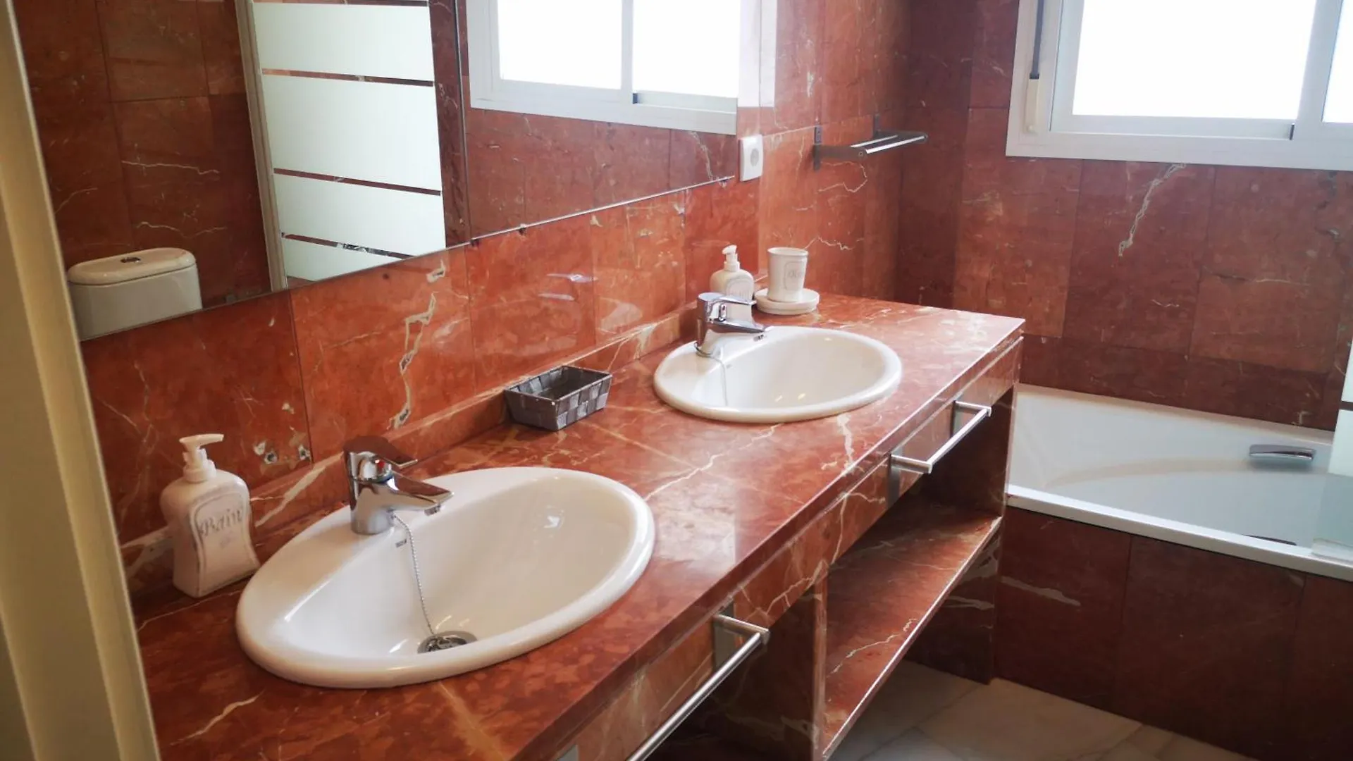 Charming Bright Apartment With Balconies On Cuesta Del Rosario Sevilla