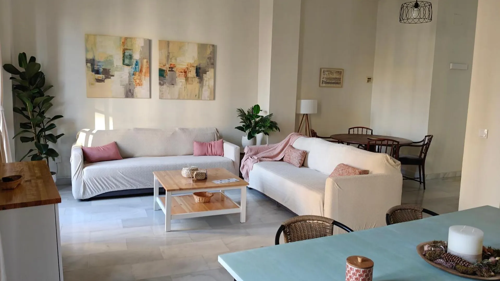 Charming Bright Apartment With Balconies On Cuesta Del Rosario Sevilla Spanien