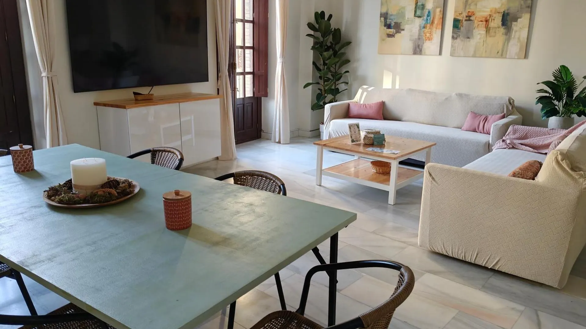 Charming Bright Apartment With Balconies On Cuesta Del Rosario Seville