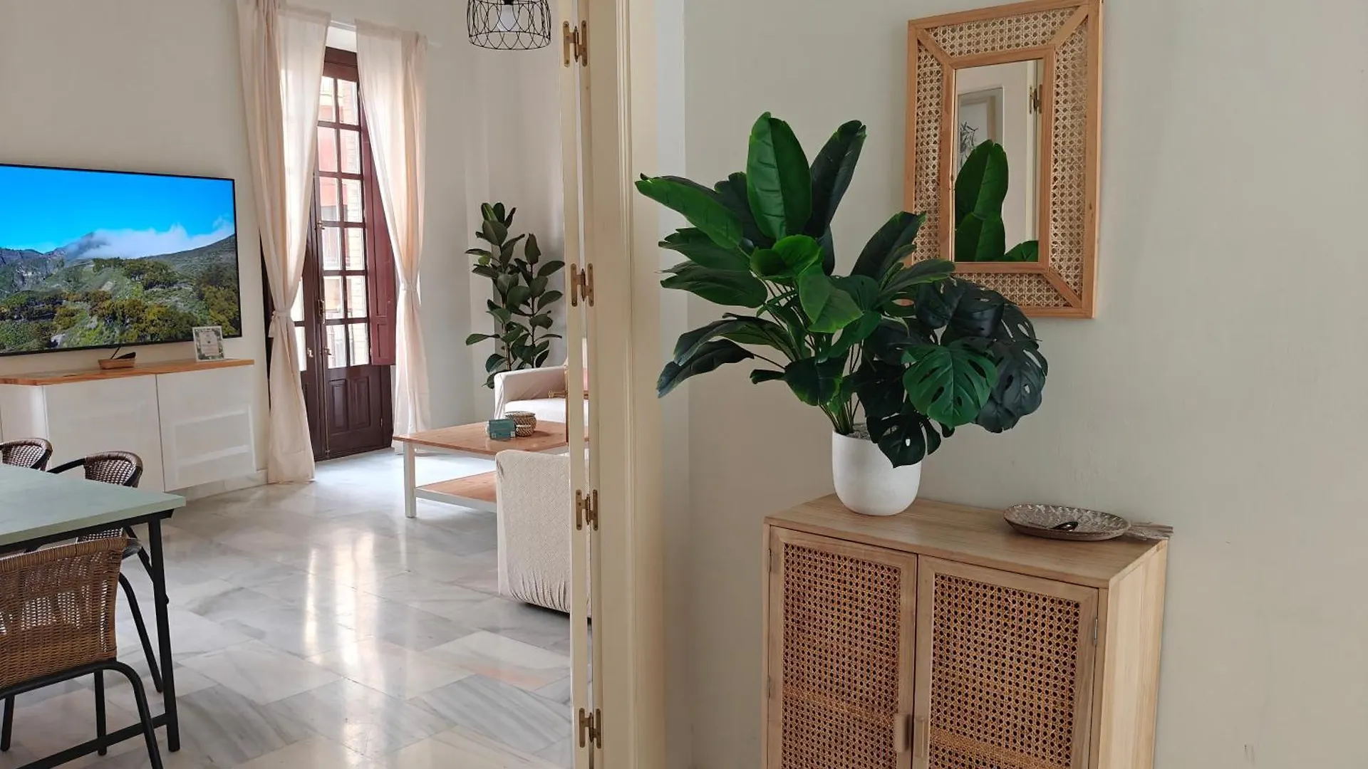 Charming Bright Apartment With Balconies On Cuesta Del Rosario Seville 0*,