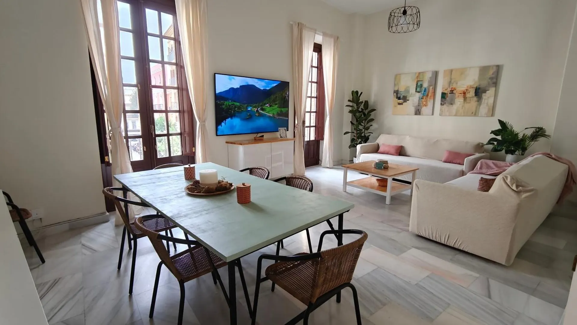 Charming Bright Apartment With Balconies On Cuesta Del Rosario Seville