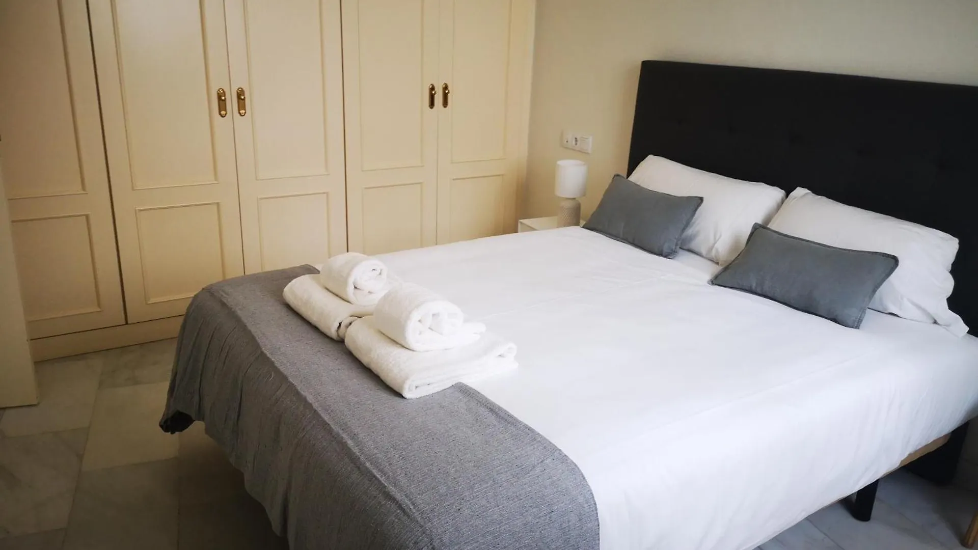 Charming Bright Apartment With Balconies On Cuesta Del Rosario Seville Spain